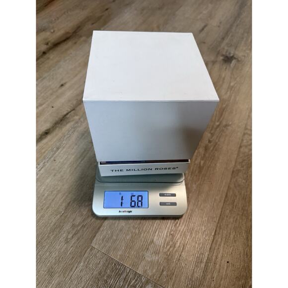 The Million Roses | Yellow Roses | Squar White Box | Dozen FOREVER ROSES - Picture 11 of 11